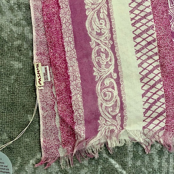 Pashmina Silk and Cashmere Scarf - Brand New! - Picture 4 of 7